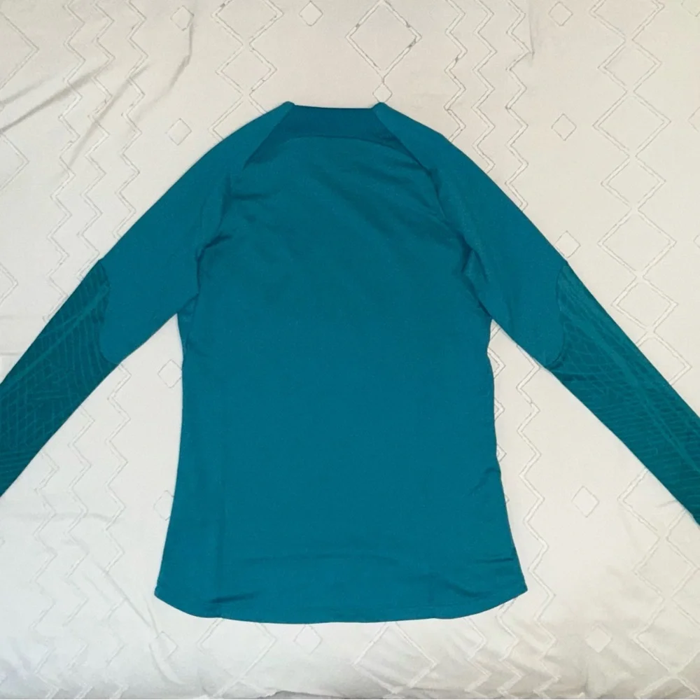Nike Teal New Zealand Football Jersey - Picture 2 of 4